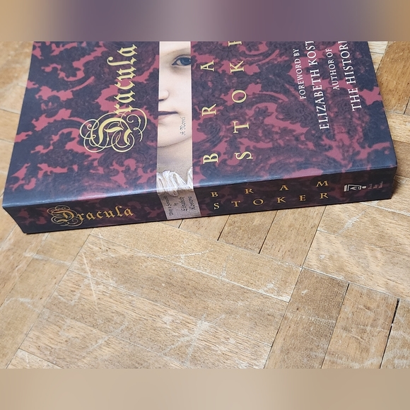 Dracula by Bram Stoker 2005 Paperback edition - Picture 3 of 7